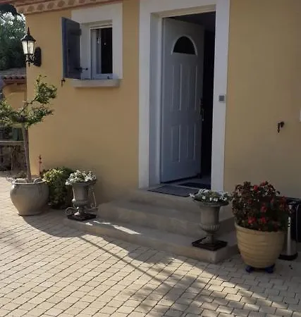 Homestay Mas Saint Genieis