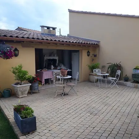 Séjour chez l'habitant Mas Saint Genieis *