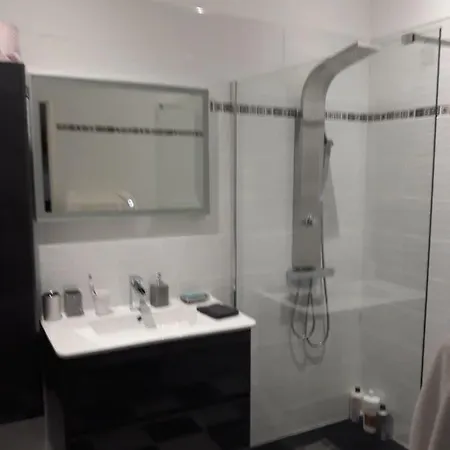 Séjour chez l'habitant Mas Saint Genieis *
